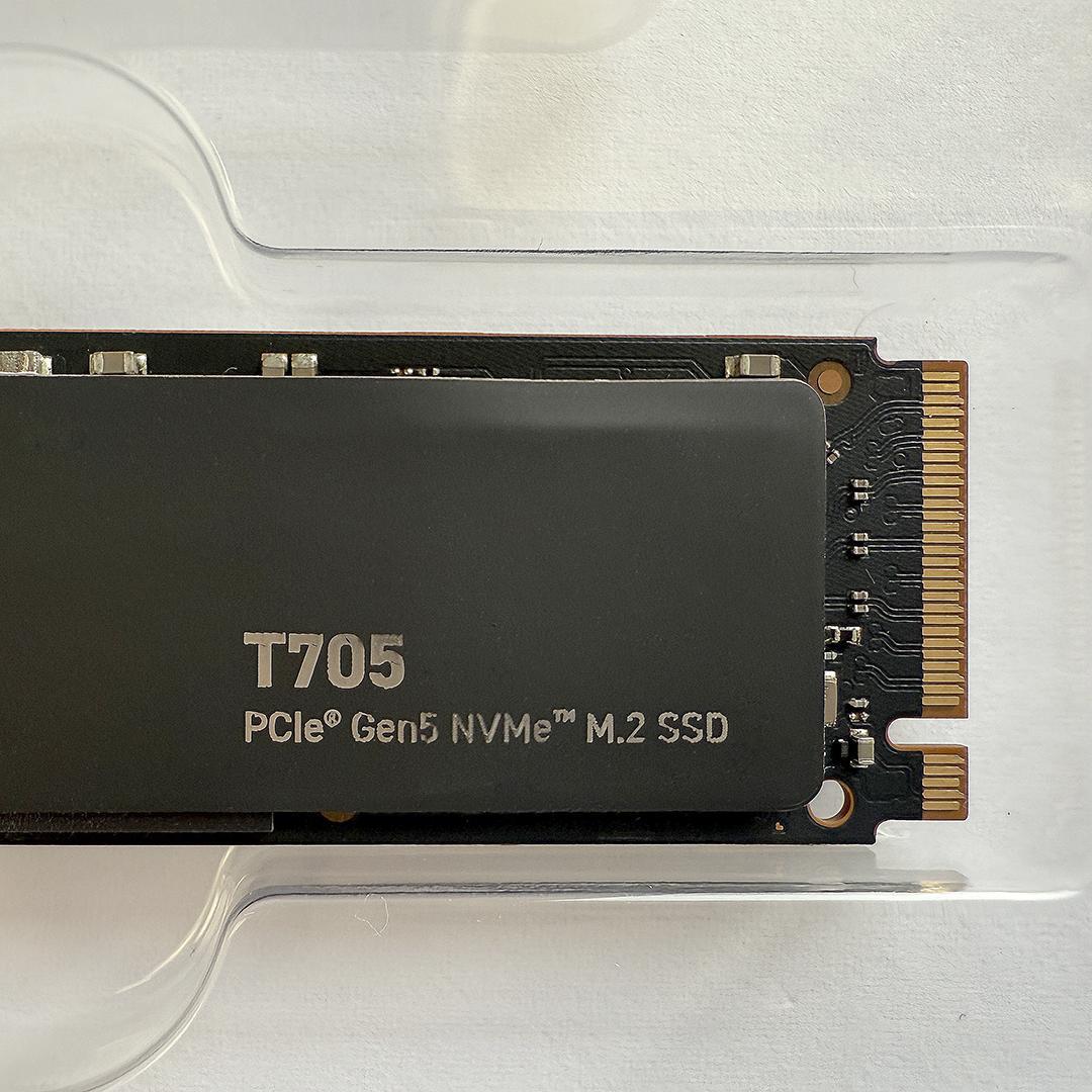 Crucial T705 Gen5 SSD 4TB ヒートシンクなし 動作確認済