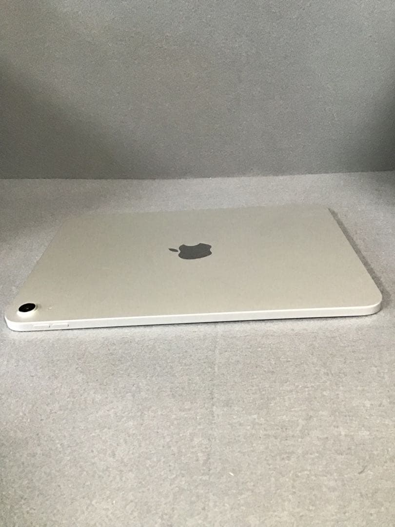 ほぼ未使用　iPad (A16) 128GB Wi-Fi版　シルバー色