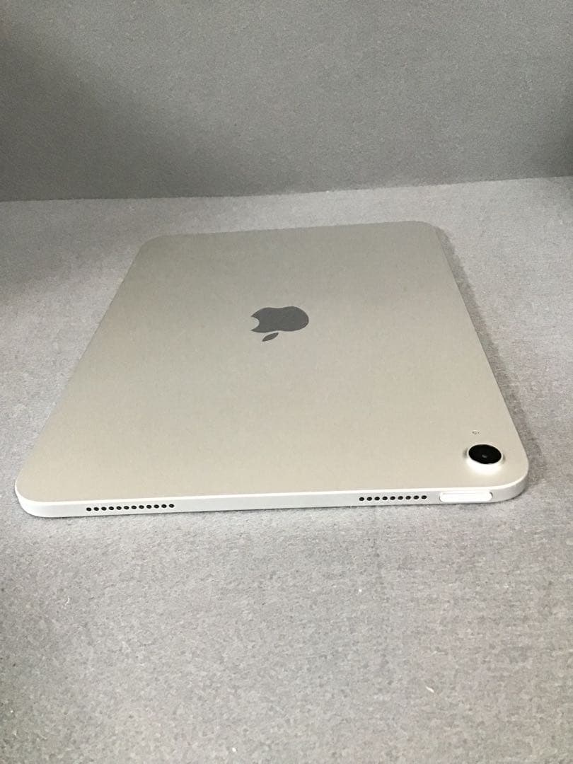ほぼ未使用　iPad (A16) 128GB Wi-Fi版　シルバー色