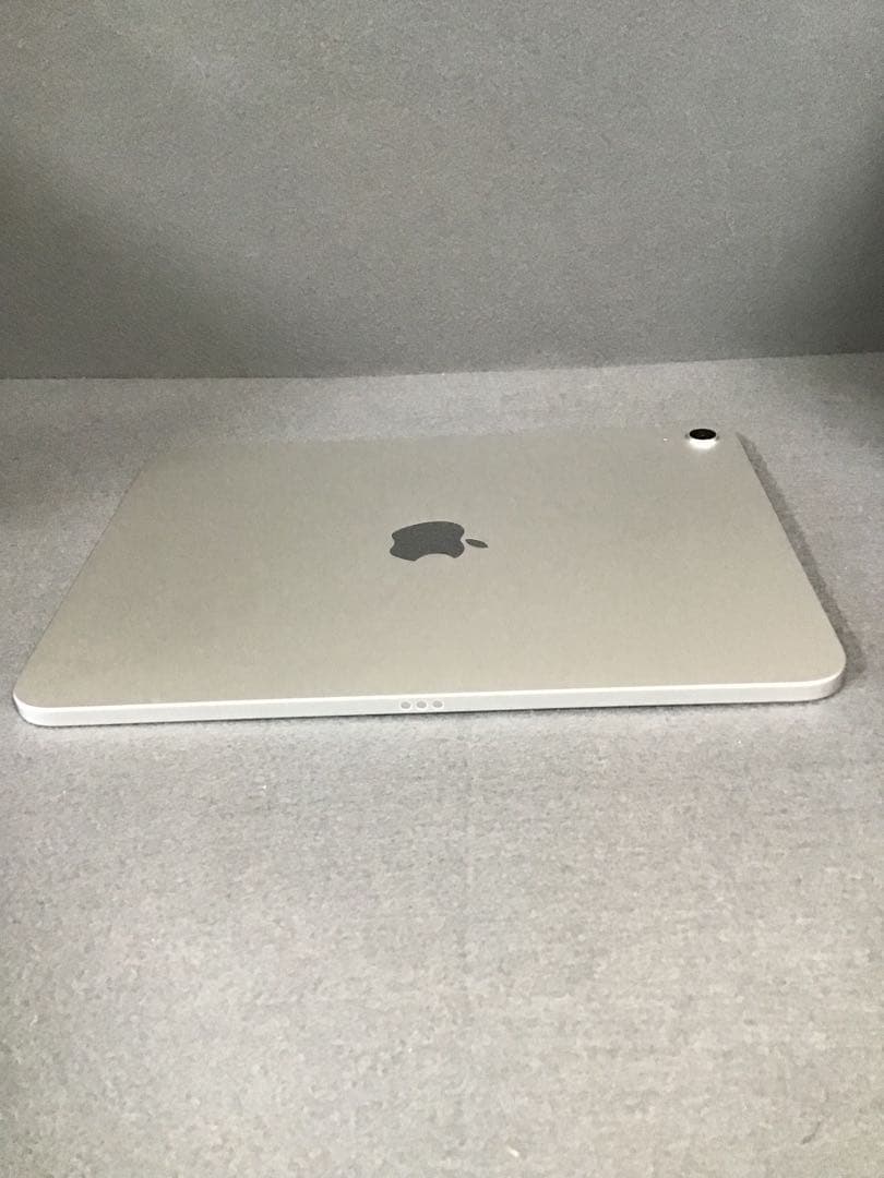 ほぼ未使用　iPad (A16) 128GB Wi-Fi版　シルバー色