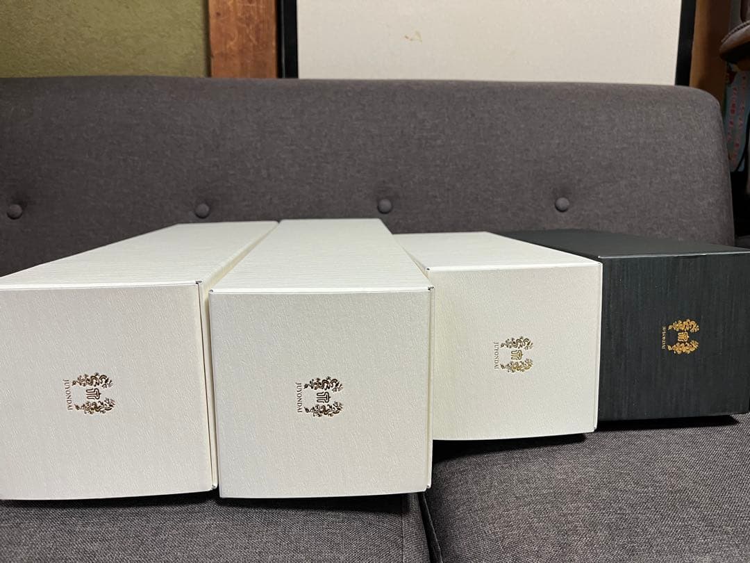 日本酒 十四代　龍月1.8L二個 双虹 七垂二十貫720ml 空箱のみ