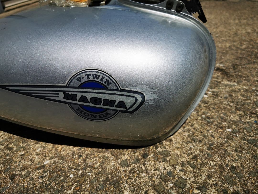 マグナ250 燃料タンク　シルバー