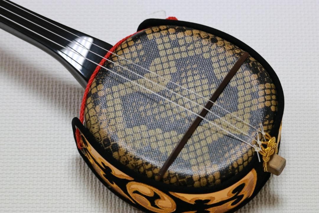 三線 沖縄三線初心者にもやさしいお得なセット付属品付 お得なセット 新品未使用品