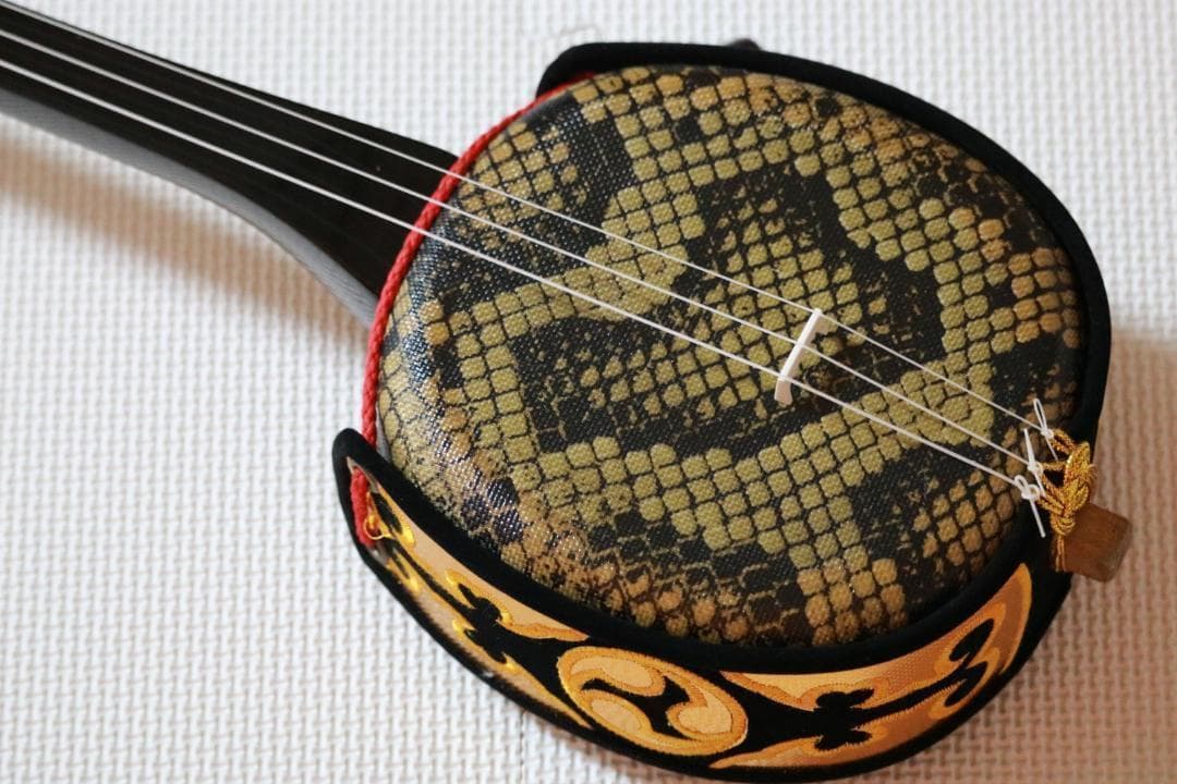 三線 沖縄三線初心者にもやさしいお得なセット付属品付 お得なセット 新品未使用品