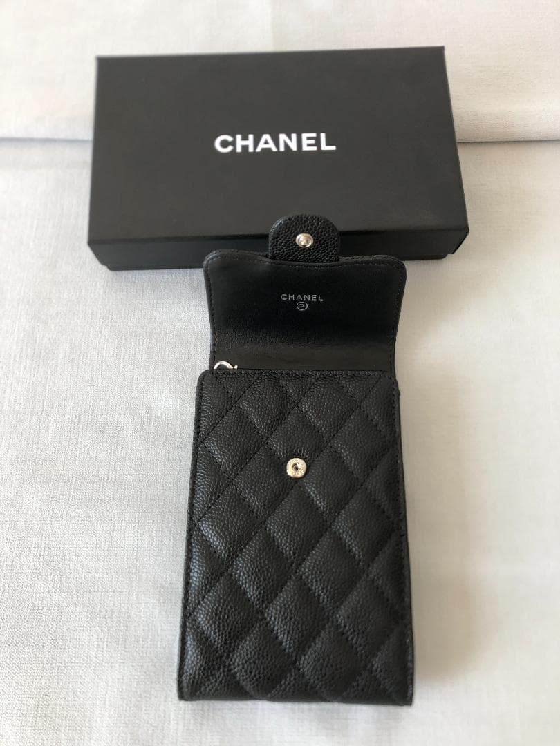 キルティングスマホショルダーバッグ　綺麗　ファション