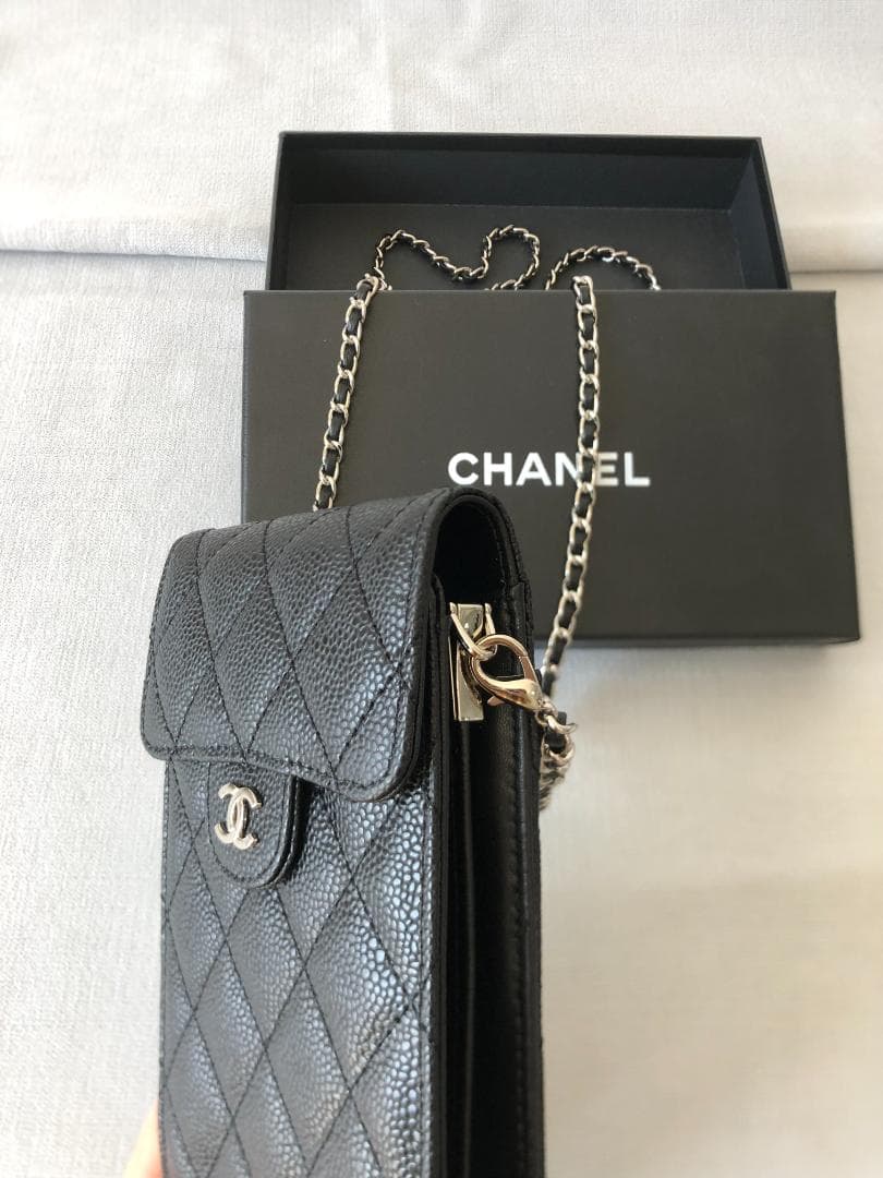 キルティングスマホショルダーバッグ　綺麗　ファション