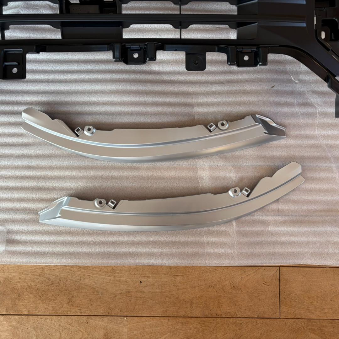 三菱 デリカD5　フロントグリル