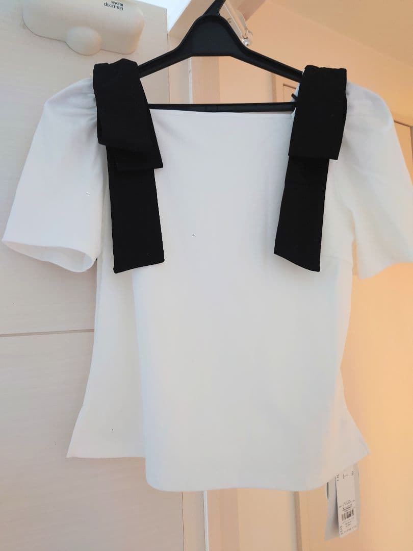 タグ付き新品未使用品　セルフォード　ショルダーリボンハーフスリーブカットトップス