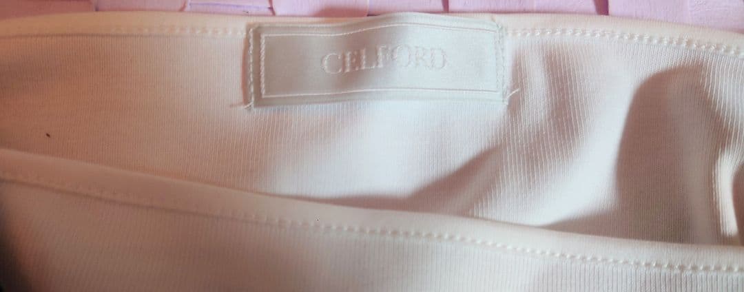 タグ付き新品未使用品　セルフォード　ショルダーリボンハーフスリーブカットトップス