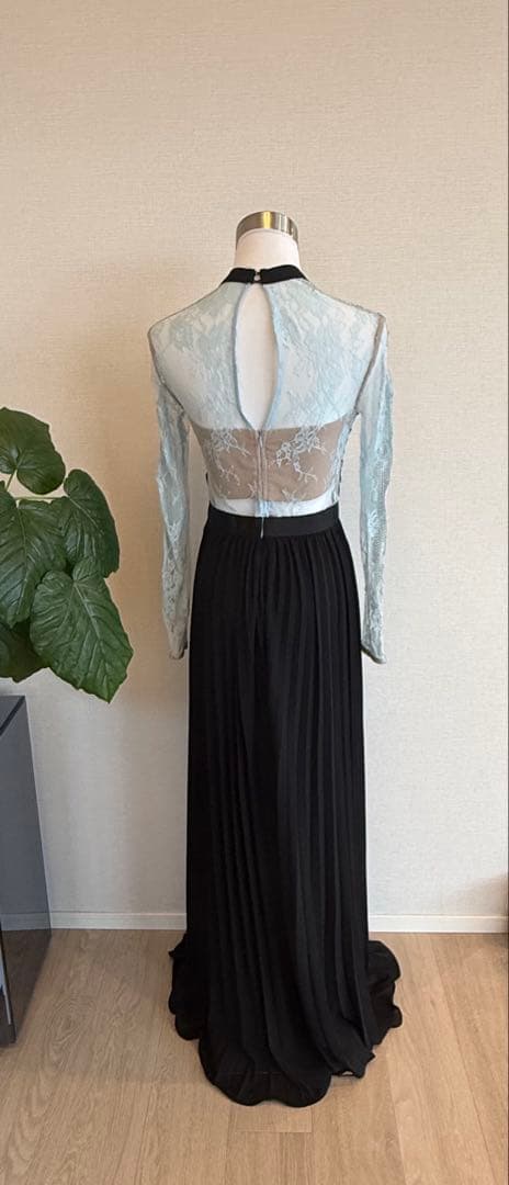 ロングドレス　レース刺繍