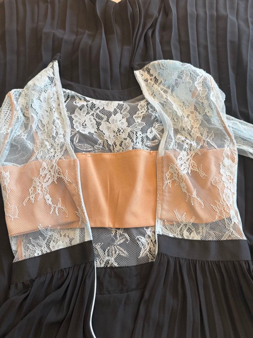 ロングドレス　レース刺繍