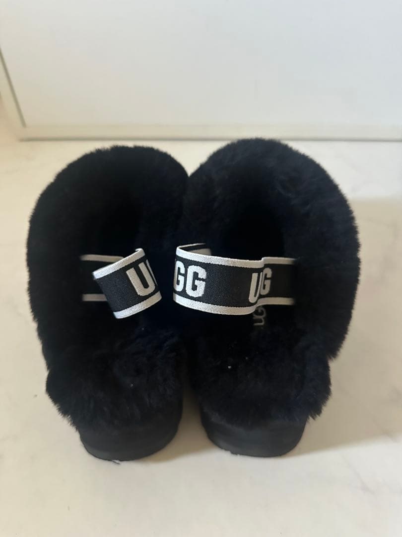 UGG ファー付き厚底サンダル 25センチ Black
