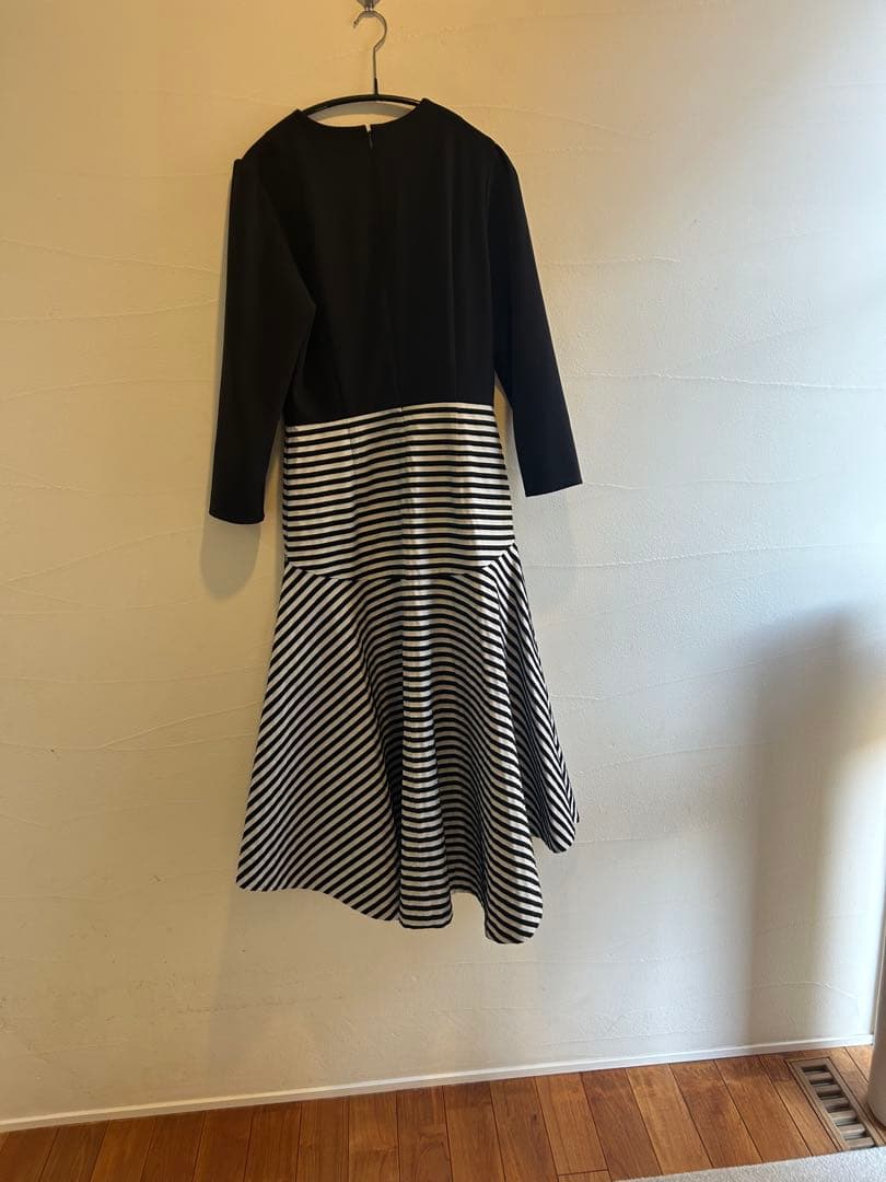 値下げ❗️BORDERS at BALCONY ひざ丈ワンピース 七分袖ストライプ