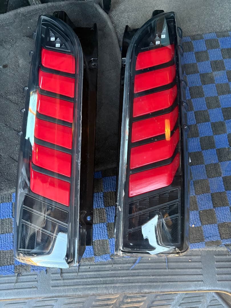 ハイエースオープニング付きテール