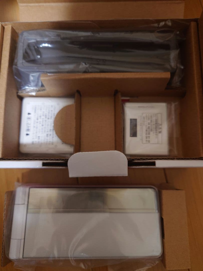 ＊新品未使用＊ドコモ P-01H ホワイト 利用制限◯ 　自宅保管品