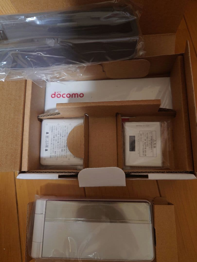 ＊新品未使用＊ドコモ P-01H ホワイト 利用制限◯ 　自宅保管品