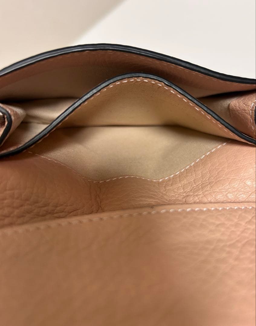 Chloe クロエ　ピンクベージュ　レザー名刺入れ ロゴ金具付き　カード入れ