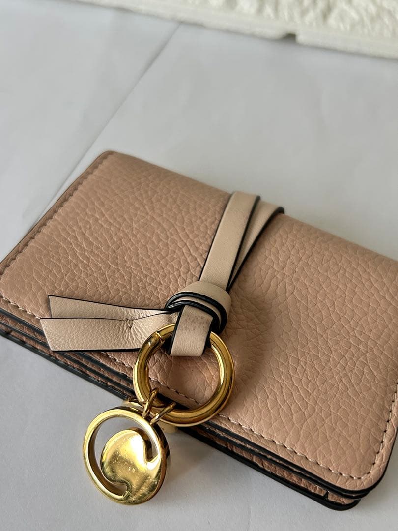 Chloe クロエ　ピンクベージュ　レザー名刺入れ ロゴ金具付き　カード入れ