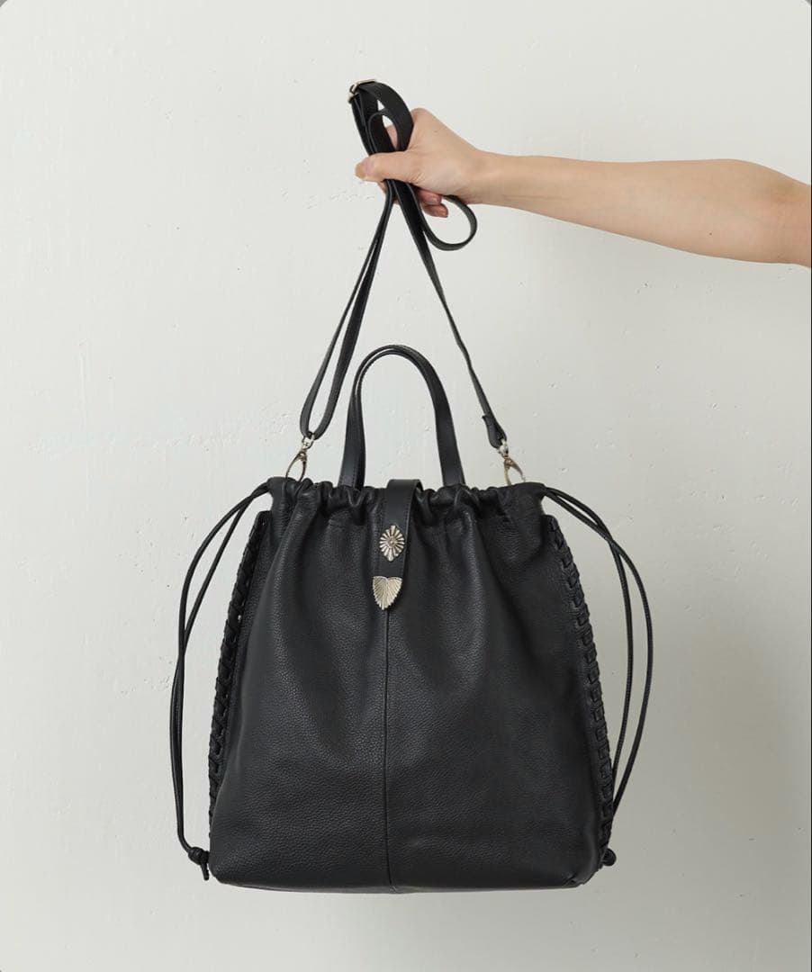 ear PAPILLONNER バックル巾着ショルダーバッグ　Lサイズ 黒