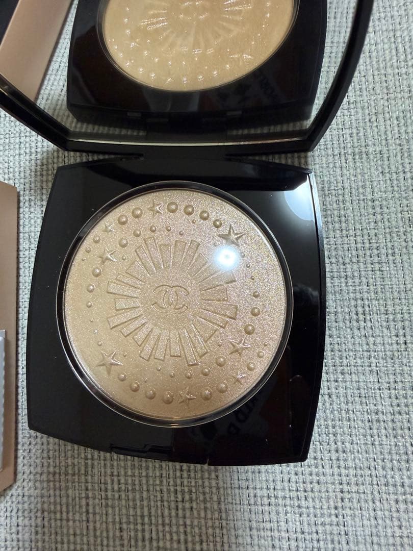 新品、未使用 CHANELダイヤモンド ダスト ドゥ シャネル フェイスパウダー