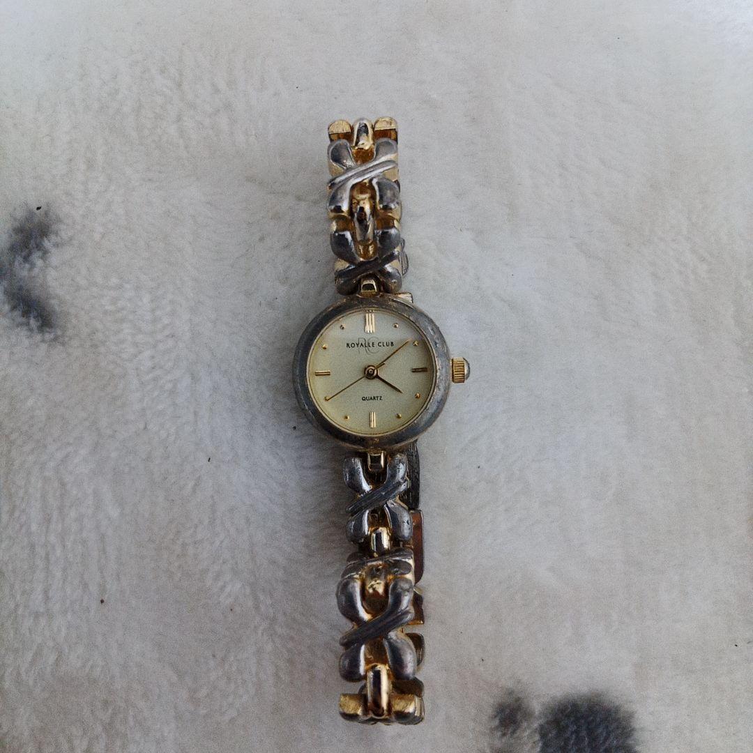 ロイヤルクラブのクォーツ腕時計
