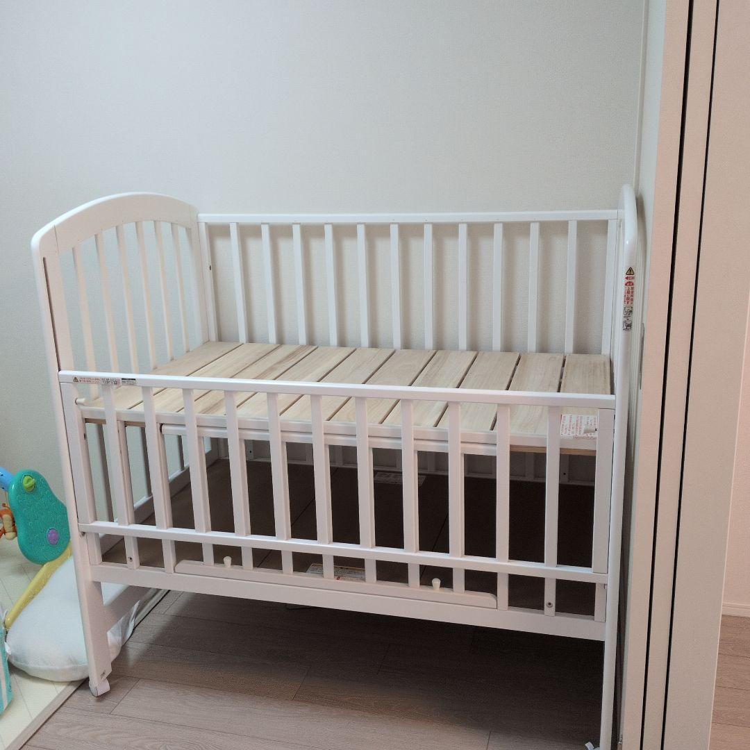 美品　KATOJI　ハイポジションベビーベット　木製ホワイトオープンベッド