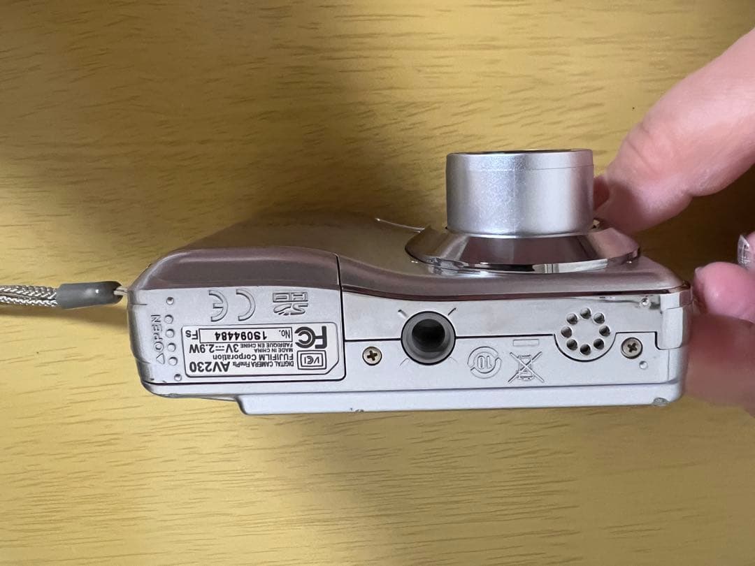 【美品】FUJIFILM FinePix AV230 デジタルカメラ シルバー