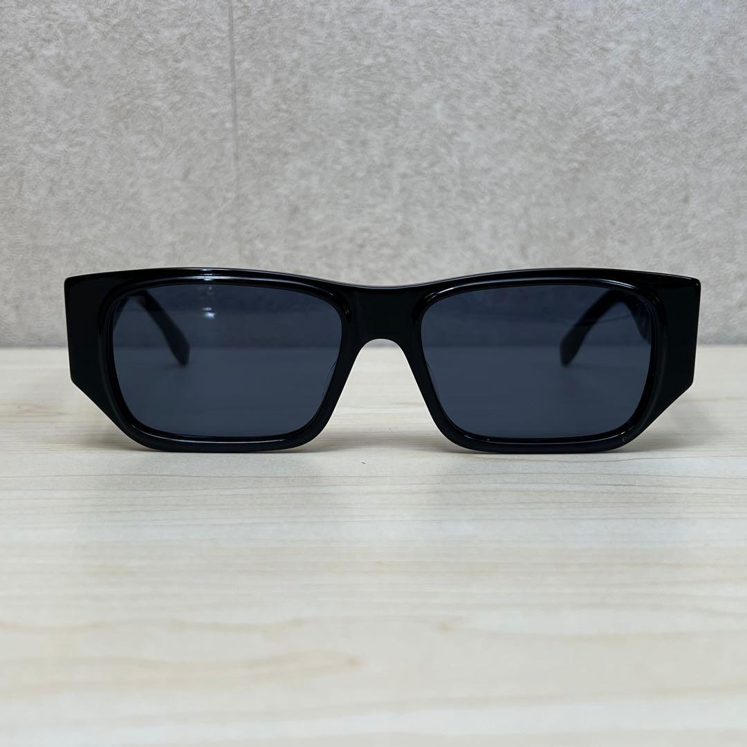 FENDI フェンディ サングラス スクエアフレーム ブラック ケース クロス付