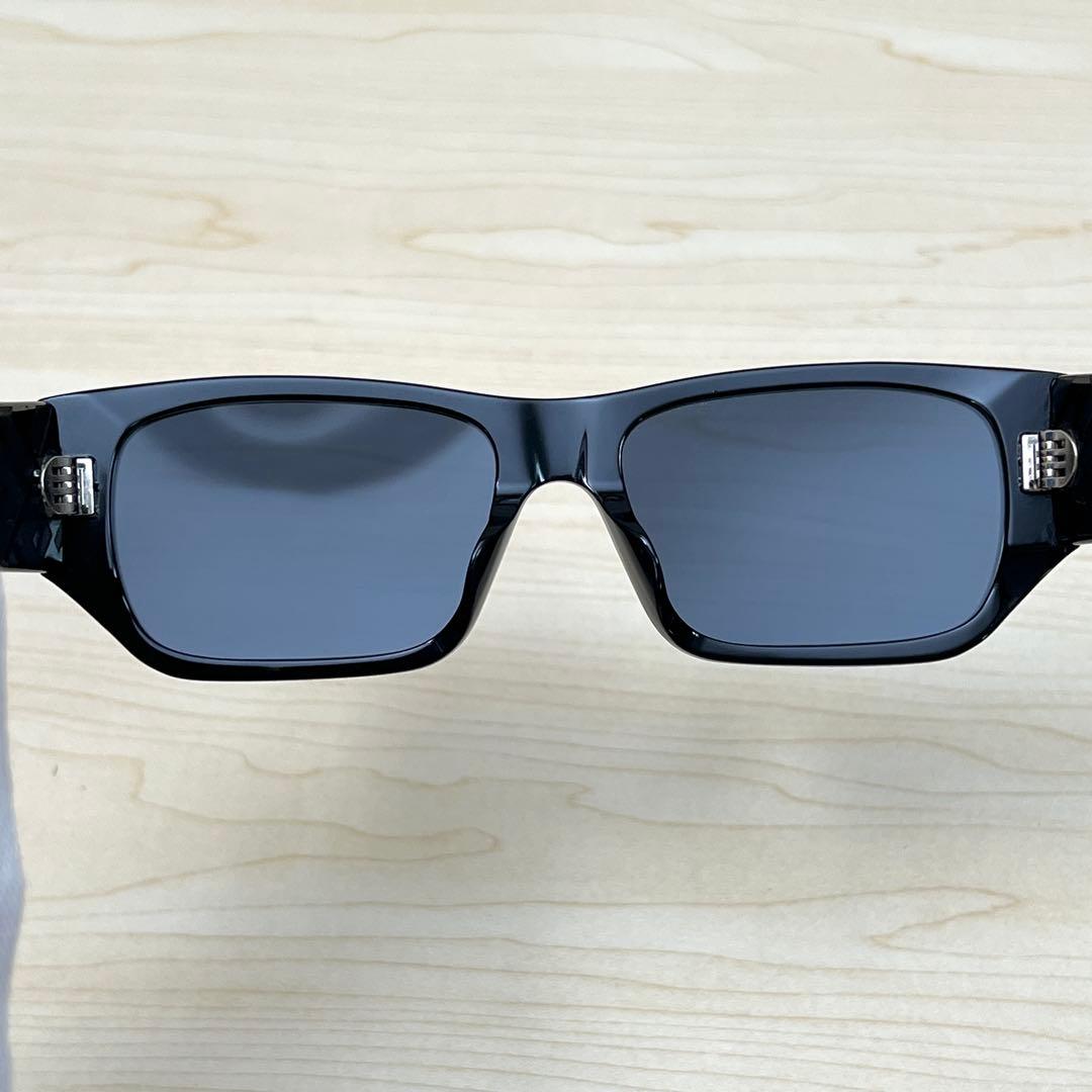 FENDI フェンディ サングラス スクエアフレーム ブラック ケース クロス付