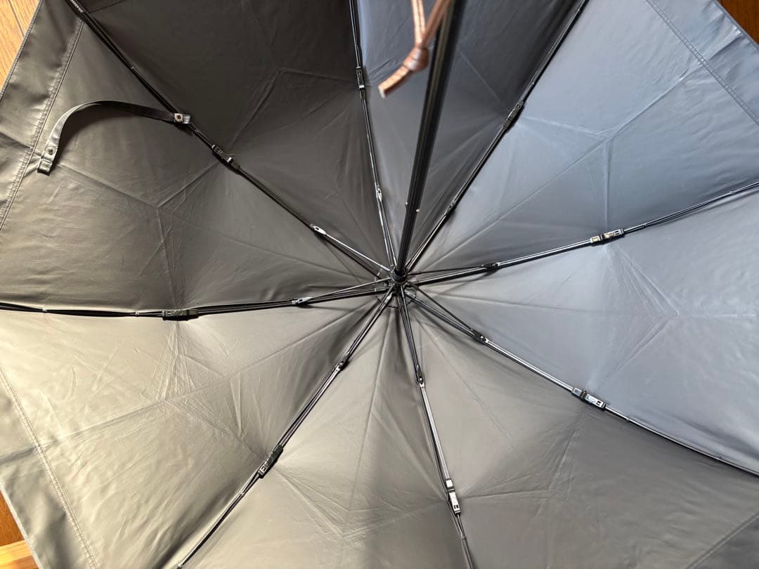 【日傘】サンバリア100 ２段折 / 白黒ストライプ(木ストレート手元)