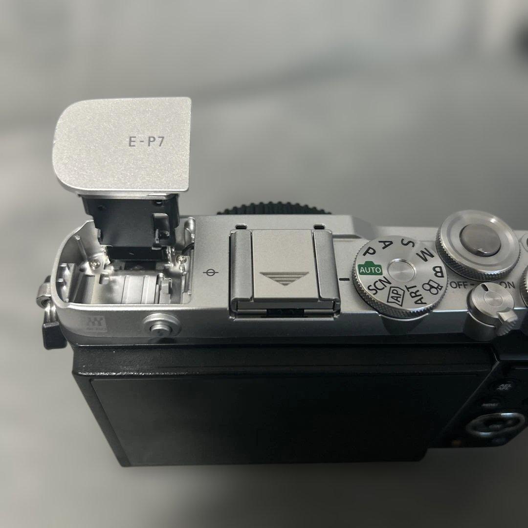 OLYMPUS (オリンパス) PEN E-P7 美品