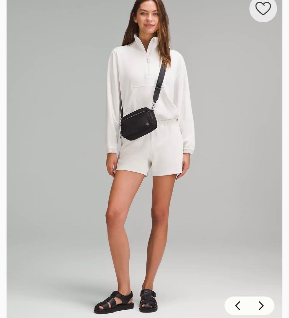 ルルレモン　クロスボディバッグ