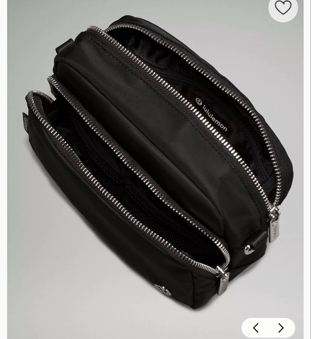 ルルレモン　クロスボディバッグ