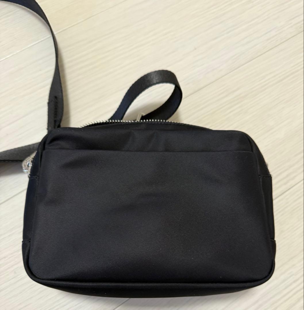 ルルレモン　クロスボディバッグ