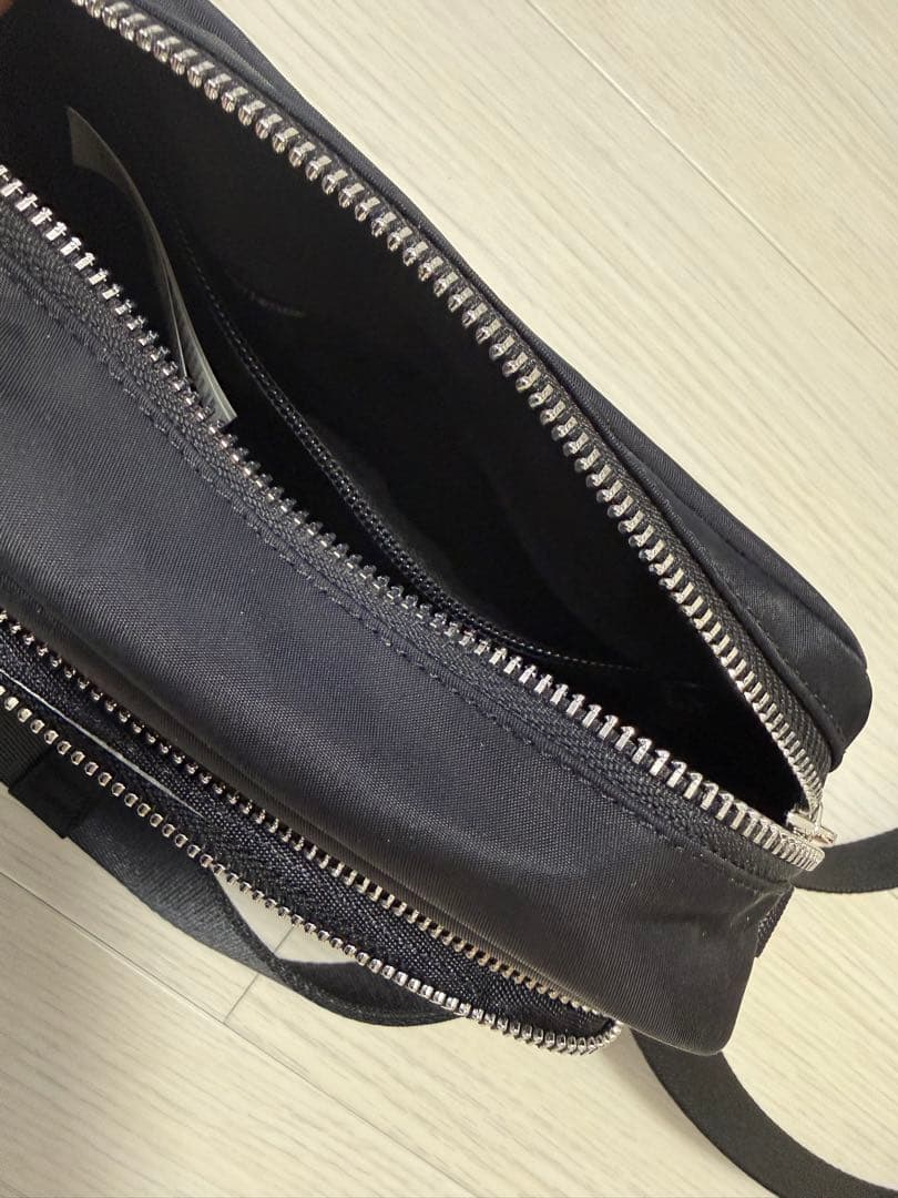 ルルレモン　クロスボディバッグ