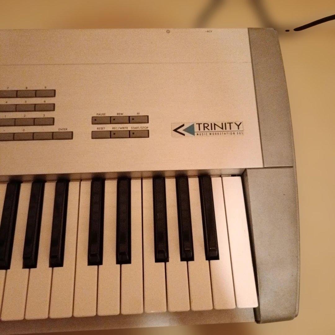KORG TRINITY 61鍵 シンセサイザー キーボード コルグ トリニティ