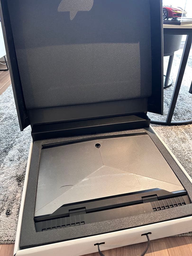 Alienware 17 R5 （i9-8950HK/16GB/GTX1070）