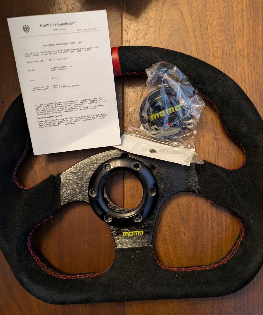 momo T1001ステアリングホイール 本体28mm未使用品