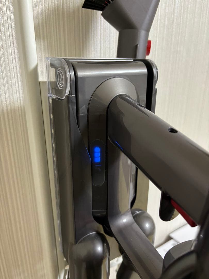 【美品】Dyson Cyclone V10 Fluffy本体と充電スタンドセット