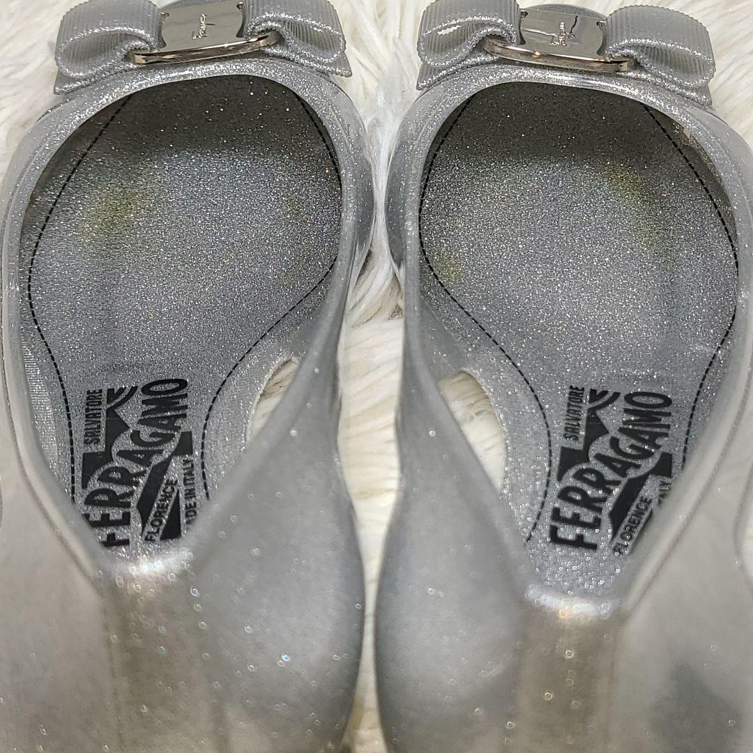 【Ferragamo】ヴァラ　ラバーフラットシューズ　レインパンプス