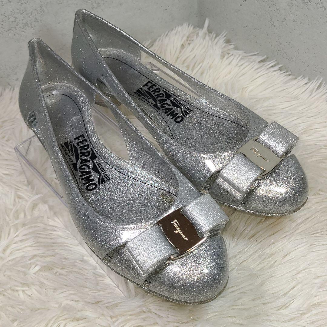 【Ferragamo】ヴァラ　ラバーフラットシューズ　レインパンプス
