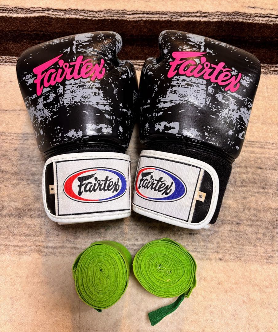 Fairtexフェアテックス ボクシンググローブ 8oz ブラック/ピンク