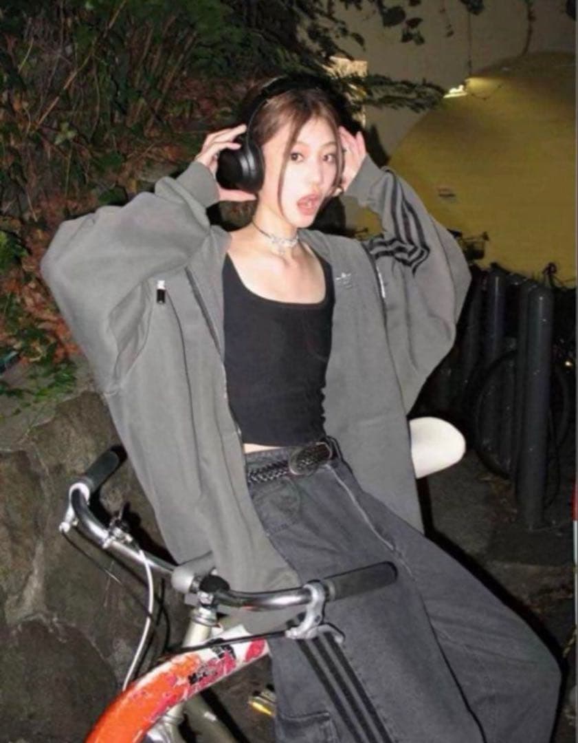 adidas ジップパーカー　adilenium