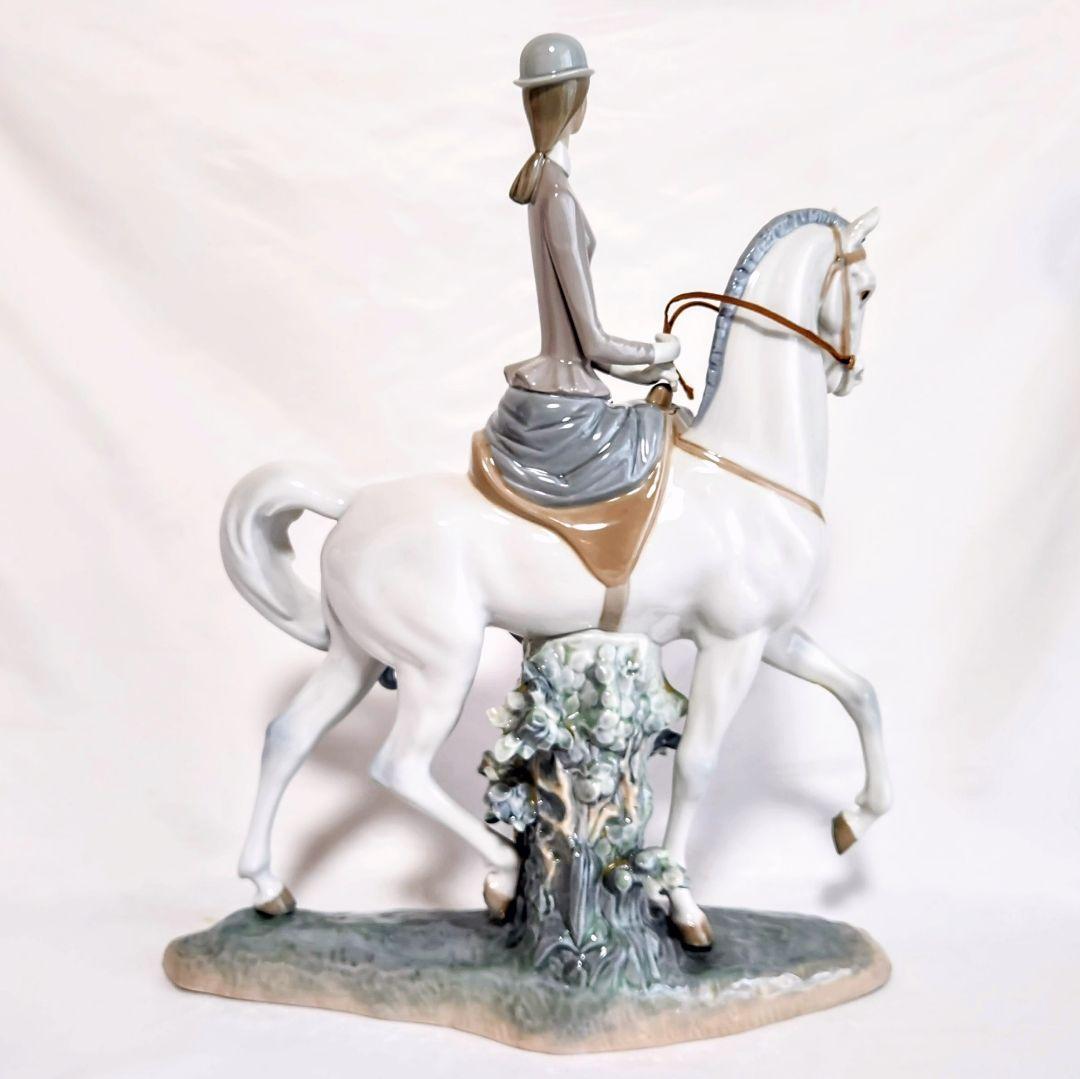 リヤドロ【美品】大型フィギュリン《白い馬の少女》No.4516