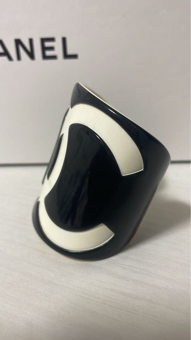 【値下げしました！】CHANEL ロゴバングル ブラック・ホワイト