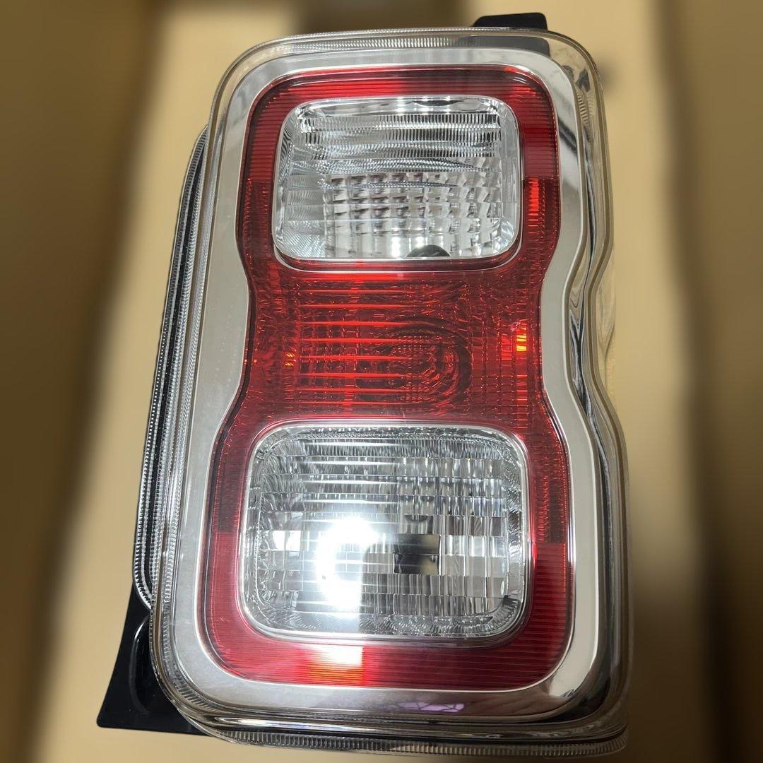 良い年ハスラー　テールランプ右