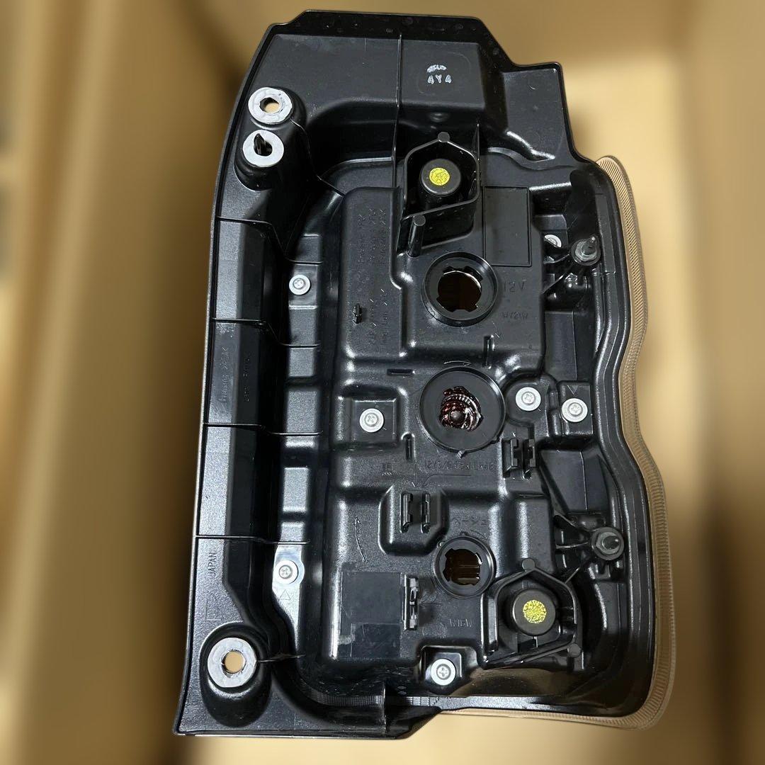 良い年ハスラー　テールランプ右