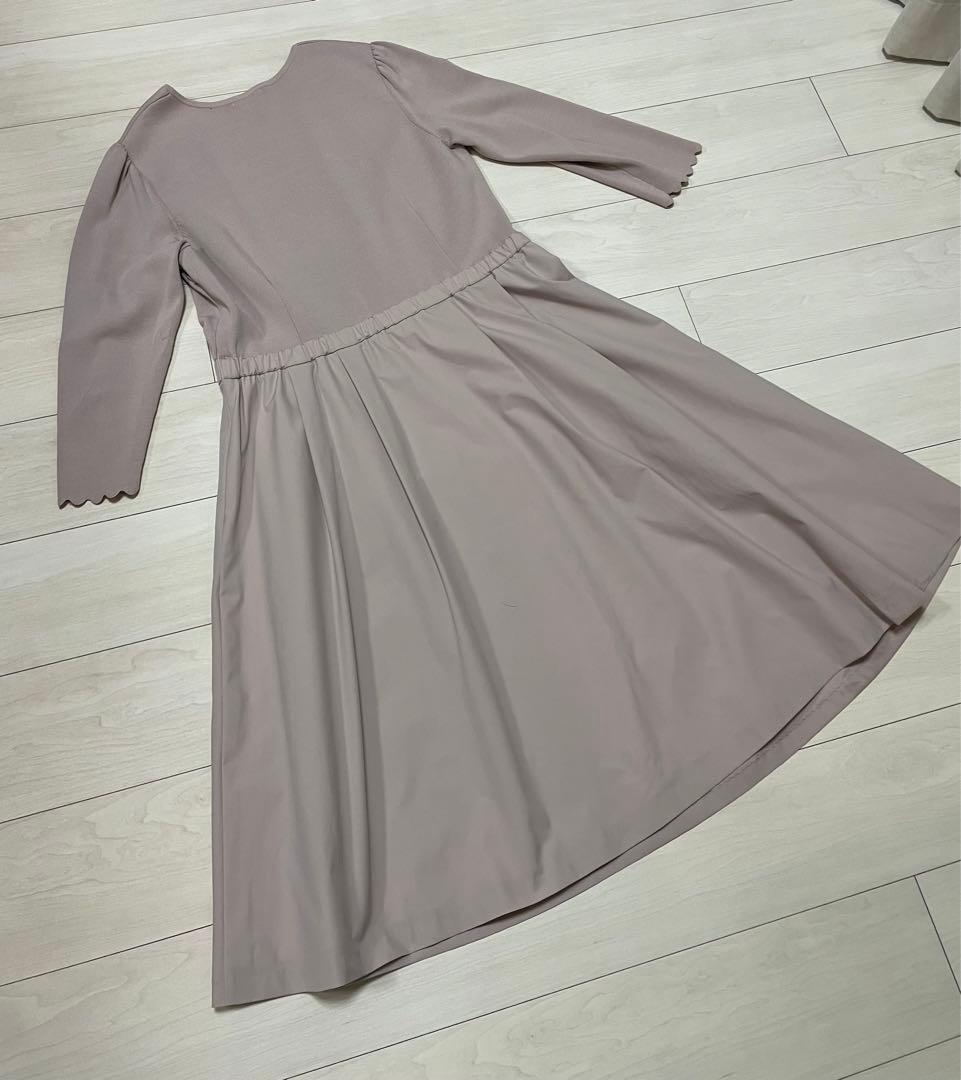 TO BE CHIC ピンクベージュ　お袖スカラップのかわいいワンピース　44