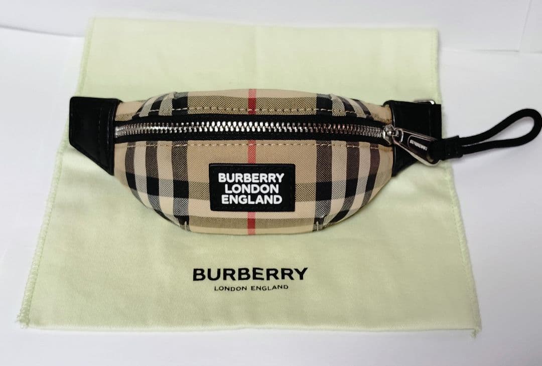 バーバリー ノバチェック ミニポーチ バッグチャーム キーリング