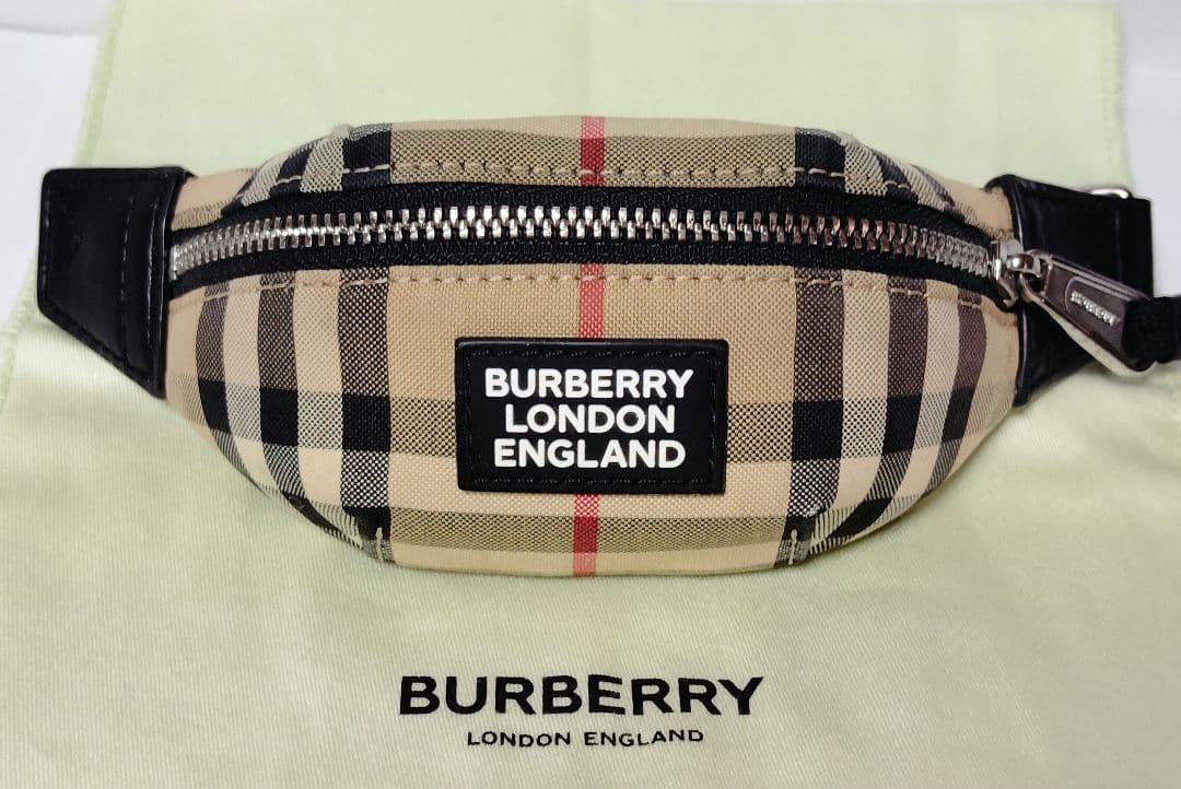 バーバリー ノバチェック ミニポーチ バッグチャーム キーリング